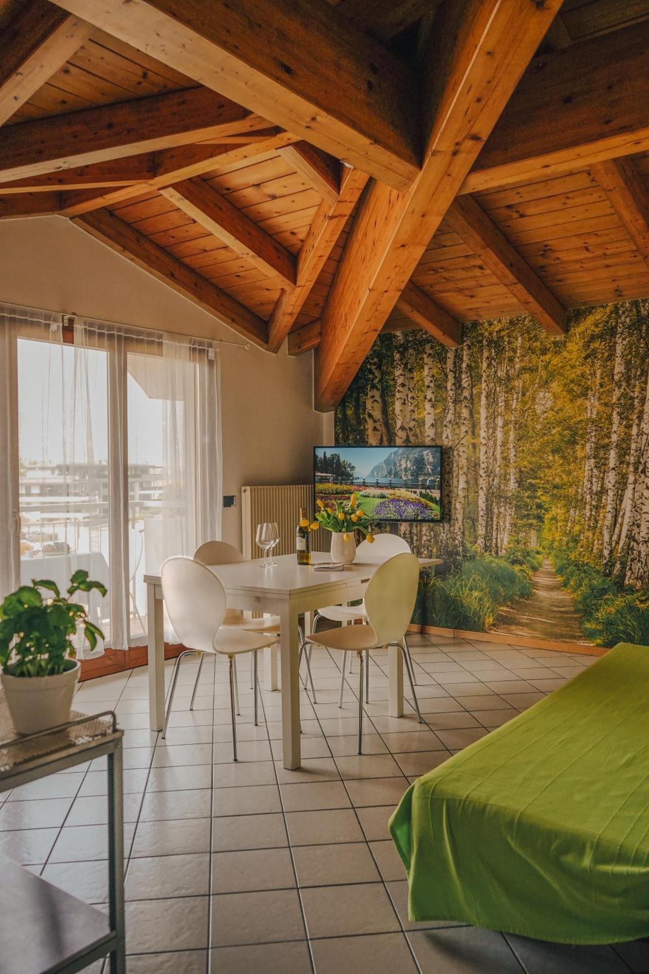 Appartamento Betulla - Peaceful & Happy Stay Riva del Garda Exterior foto